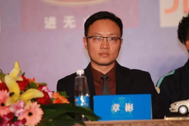 白丝女仆被